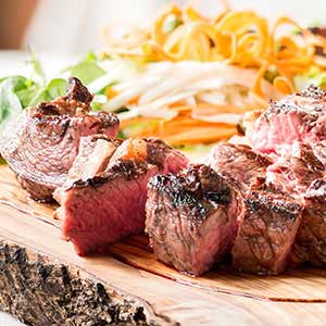 Tagliata di bistecca fiorentina, un piatto sempre presente nel menù del Pranzo al Boccanegra di Firenze
